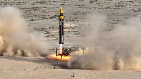 Lanzamiento del nuevo misil hipersónico de Irán. 