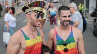 Miles de personas participaron en un Desfile del Orgullo celebrado en Tel Aviv.