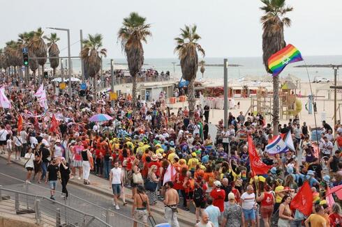 Miles de personas participaron en un Desfile del Orgullo celebrado en Tel Aviv. 