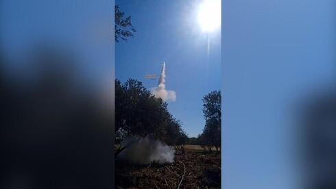 Captura de pantalla de un vídeo en el que se reivindica el lanzamiento de cohetes de Hamás desde Jenín hacia la región de Gilboa, en el norte de Israel. 