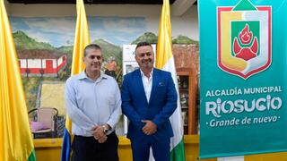 Dagan junto al alcalde Tamayo Bustamante. 