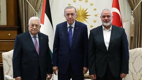 Los líderes palestinos con el presidente de Turquía, Recep Tayyip Erdogan. 