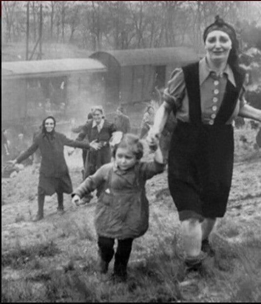 Momento de la liberación del tren, 13 de abril de 1945. 