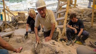 Jay Rogosin durante una excavación en la Ciudad Vieja de Jerusalem.