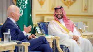El presidente Joe Biden con Mohammed Bin Salman durante su visita a Arabia Saudita el año pasado.