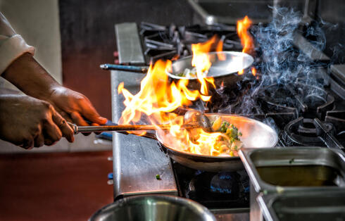 Cocina a las llamas. 