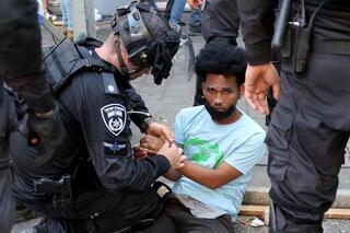 Uno de los detenidos en los disturbios. 