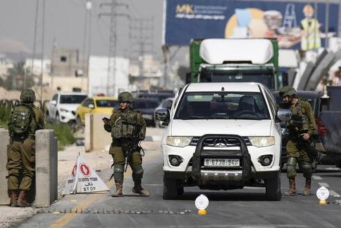 Puesto de control de las FDI en las afueras de Jericó. 