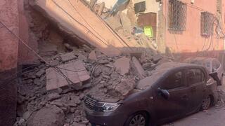 Autos destruidos y escombros por doquier. 