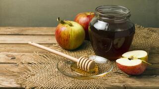 Las manzanas y la miel son alimentos tradicionales para Rosh Hashaná. 