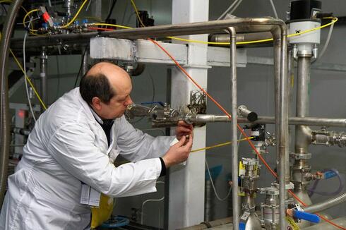 Inspector del OIEA en la instalación nuclear de Natanz. 