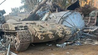 El tanque robado de una base del norte de las FDI.