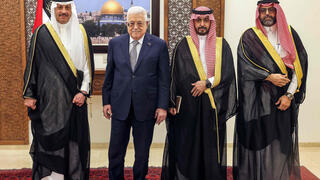 El embajador saudí de visita en Ramala.