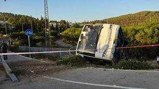 El autobús escolar rodó en una zanja en el lado de la ruta 38 cerca de Beit Shemesh.