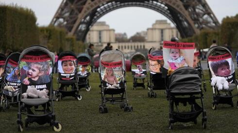 Campaña en París, Francia, pide por los israelíes secuestrados en Gaza