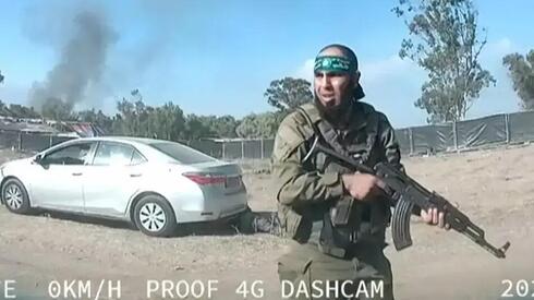 Terrorista de Hamás que participó en la matanza del 7 de octubre. Nuevas estimaciones hablan de 3.000 miembros de Hamás que participaron ese día. (Captura de video) Terrorista de Hamás que participó en la matanza del 7 de octubre. Nuevas estimaciones hablan de 3.000 miembros de Hamás que participaron ese día.