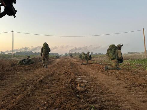 Tropas de las FDI en el norte de Gaza durante una incursión terrestre. (Portavoz de las FDI) Tropas de las FDI en el norte de Gaza durante una incursión terrestre.