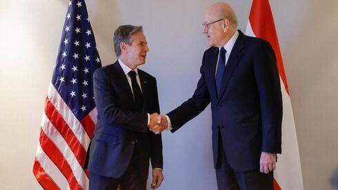 El secretario de Estado estadounidense Antony Blinken se reúne con el Primer Ministro libanés Najib MIkati. 