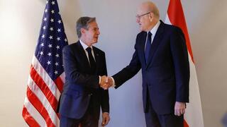 El secretario de Estado estadounidense Antony Blinken se reúne con el Primer Ministro libanés Najib MIkati.