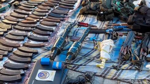 Equipo militar encontrado por las FDI en los túneles de Gaza (Foto: Unidad del Portavoz de las FDI ) Equipo militar encontrado por las FDI en los túneles de Gaza