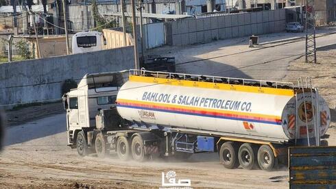 Los camiones de combustible entran en la Franja de Gaza.