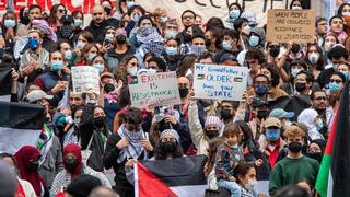Publicar los nombres de quienes generan antisemitismo en los campus, tanto estudiantes como profesores.