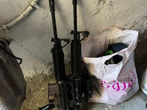 Armas encontradas en el campo de refugiados de Jenín.