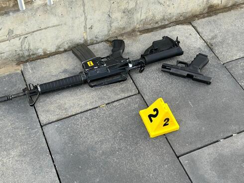 Las armas utilizadas por los terroristas en el ataque en Jerusalem.