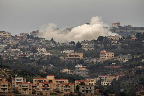 Humo de un ataque israelí contra la ciudad de Aita al-Shaab.
