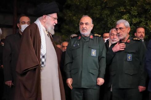 El líder supremo iraní, Alí Khamenei, en el funeral de Mousavi. 