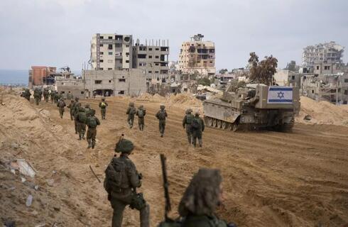 Tropas de las FDI avanzan en la Franja de Gaza.