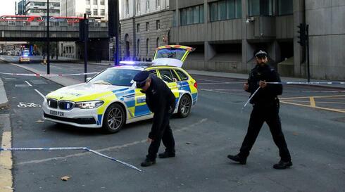 La policía de Londres trabaja durante un incidente antisemita.