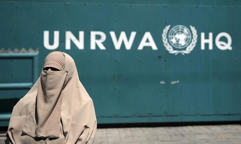 Entrada a un edificio de la UNRWA en la Franja de Gaza.