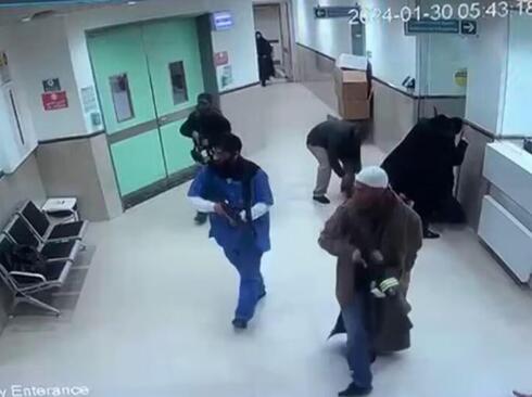 Agentes del Shin Bet y las FDI ingresan vestidos de médicos a un hospital de Jenín en busca de tres terroristas.