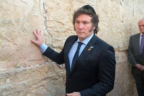 Visita del presidente argentino Javier Milei al Muro de los Lamentos en Jerusalem. 