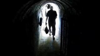 Imágenes del video de Sinwar en los túneles de Gaza al principio de la guerra. 