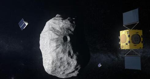 Ilustración del cráter creado durante la colisión entre la nave espacial DART y el asteroide Dimorphos. Al fondo: la nave espacial europea HERA y sus nanosatélites (CubeSats) en investigación de seguimiento. 
