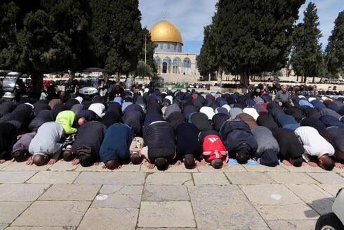 A pesar de la tensión, se mantienen algunas restricciones para las oraciones durante el Ramadán. 