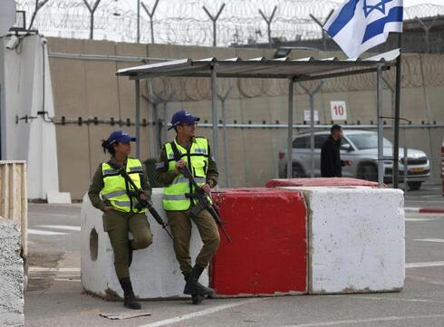 Varias cárceles israelíes entraron en alerta por renovadas protestas de prisioneros.