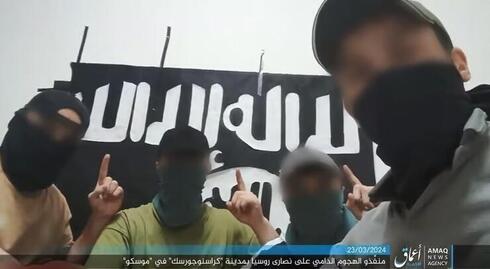 Autores del atentado en Moscú, declarando su lealtad al Estado Islámico. 