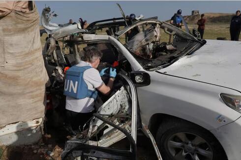 El vehículo de la organización de ayuda internacional WCK que fue atacado en la Franja de Gaza.