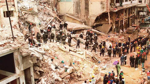 Momentos posteriores al atentado que causó la muerte de 85 personas en 1994