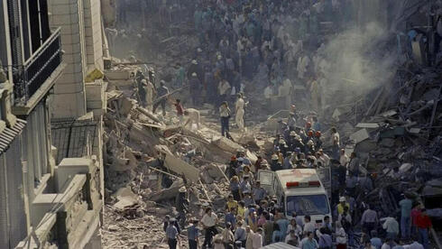 Momentos posteriores al atentado que causó la muerte de 85personas en 1994