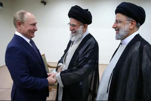 Raisi, Jamenei y Putin, los líderes de Irán y Rusia respectivamente. 