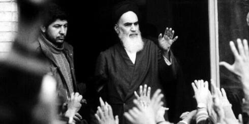 El ayatolá Ruhollah Khomeini, en Teherán, durante la revolución islámica de 1979. 