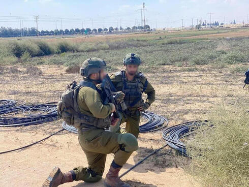 Combatientes del Batallón de Reconocimiento Beduino, en acción.    