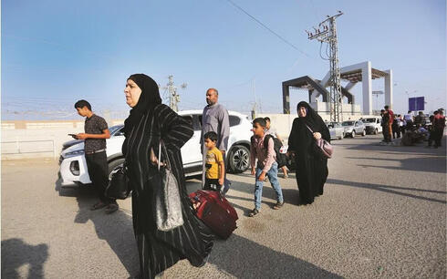 Palestinos que lograron huir de Gaza. 
