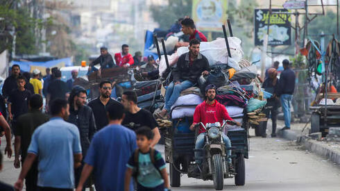 Los palestinos huyen de la guerra en Rafah y posibles bombardeos. 