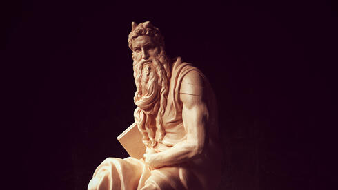 Moisés, según una escultura italiana. 